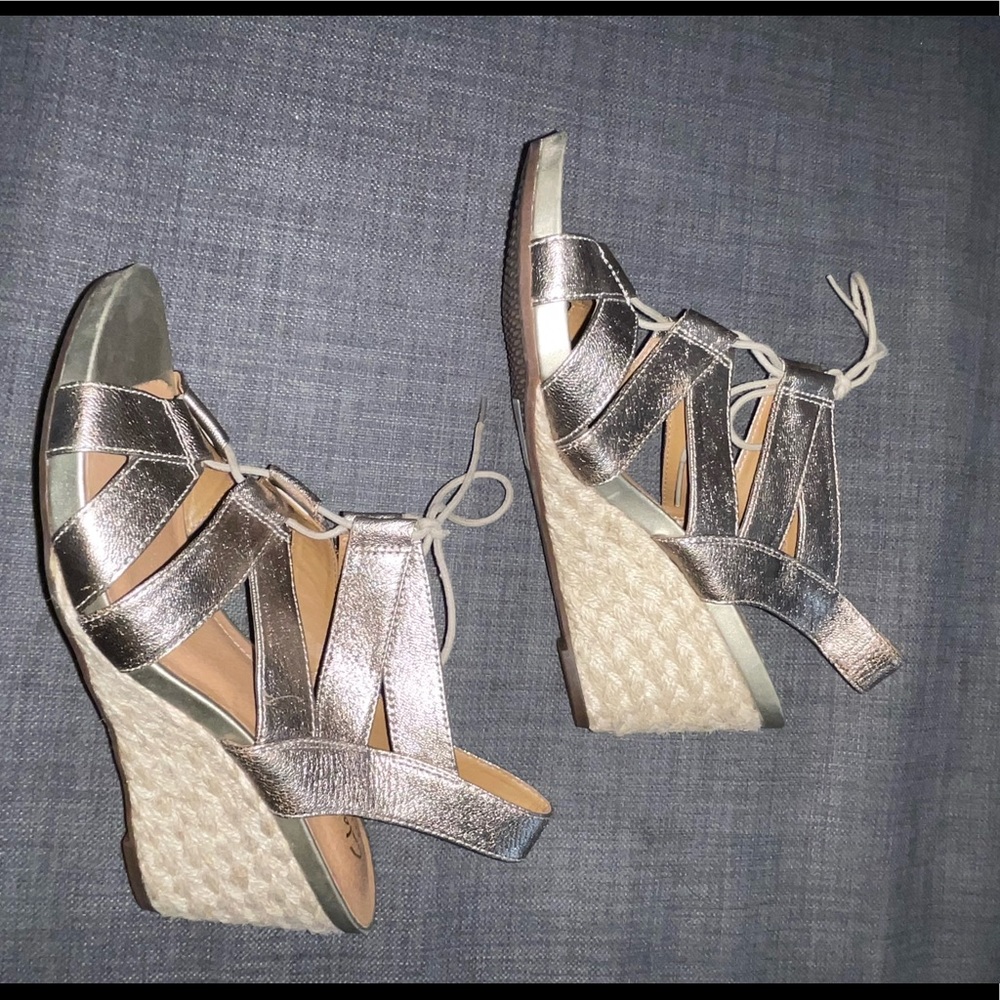 ❤️CLARKS “Artisan” NWOT Metallic Champagne Espadrilles w/ Wedge Heel - 8.5 w